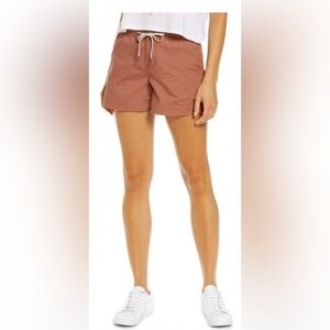 Vuori ripstop shorts in terracotta color. Large